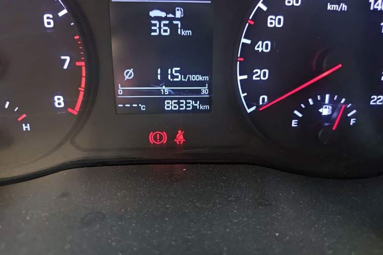Used Hyundai Verna (new generation) 2016 1.4L Automatic Cool Edition GLS Odometer Close Up