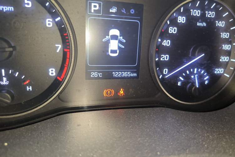 Used Hyundai Verna (new generation) 2016 1.4L Automatic Sport Edition Odometer Close Up