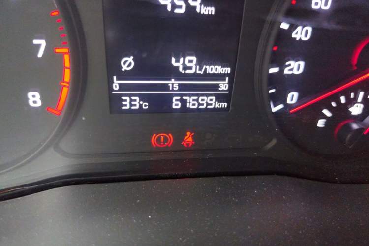 Used Hyundai Verna (new generation) 2016 1.4L Automatic Cool Edition GLS Odometer Close Up
