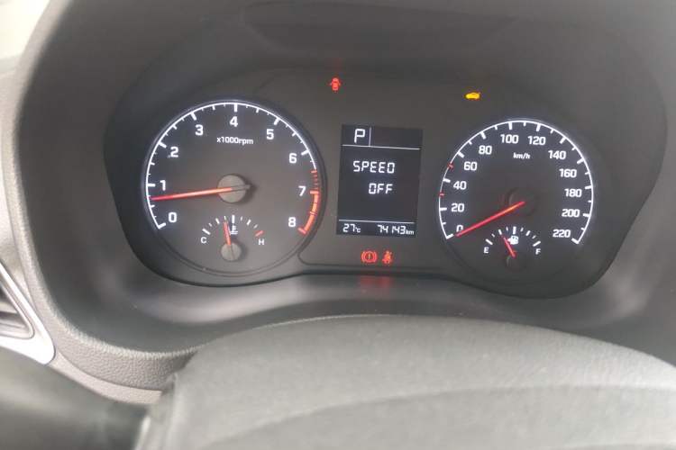 Used Hyundai Verna (new generation) 2016 1.4L Automatic Cool Edition GLS Odometer Close Up
