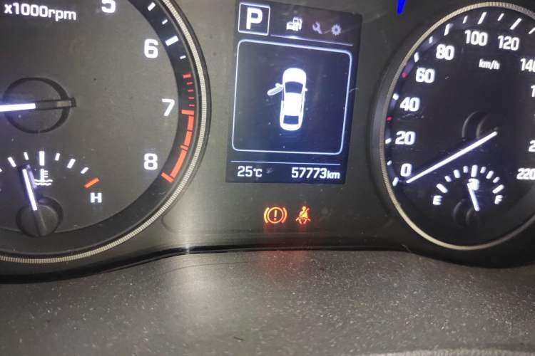 Used Hyundai Verna (new generation) 2016 1.4L Automatic Sport Edition Odometer Close Up