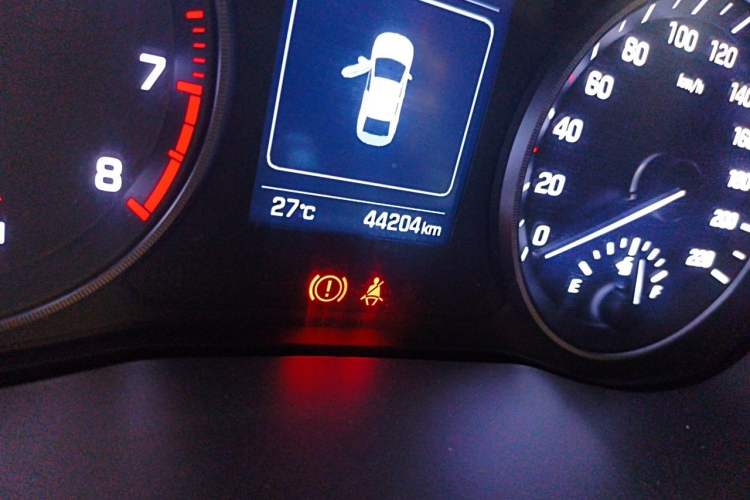 Used Hyundai Verna (new generation) 2016 1.4L Automatic Sport Edition Odometer Close Up