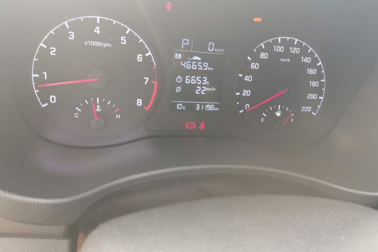 Used Hyundai Verna (new generation) 2016 1.4L Automatic Cool Edition GLS Odometer Close Up