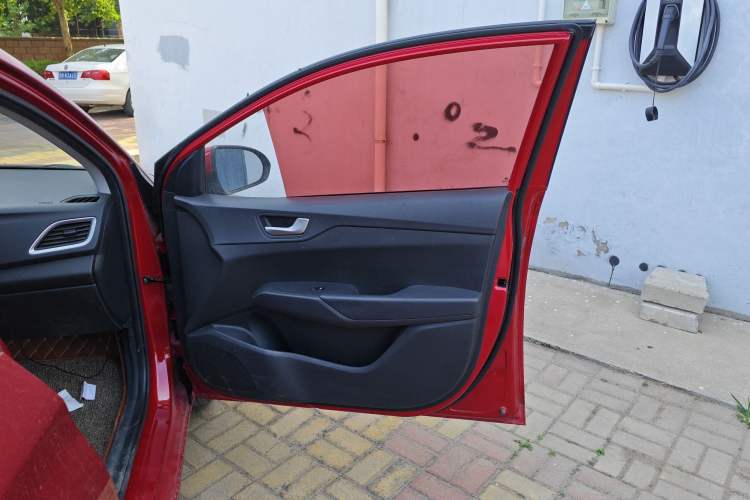 Used Hyundai Verna (new generation) 2016 1.4L Manual Cool Edition GLS Right Front Door Interior