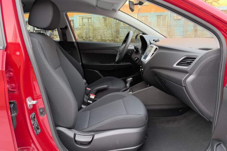 Used Hyundai Verna (new generation) 2016 1.4L Automatic Cool Edition GLS Right Front Seat