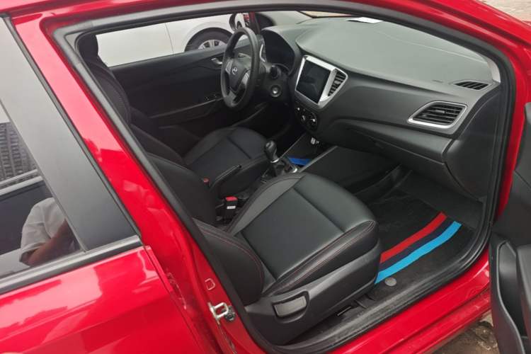 Used Hyundai Verna (new generation) 2016 1.4L Manual Cool Edition GLS Right Front Seat