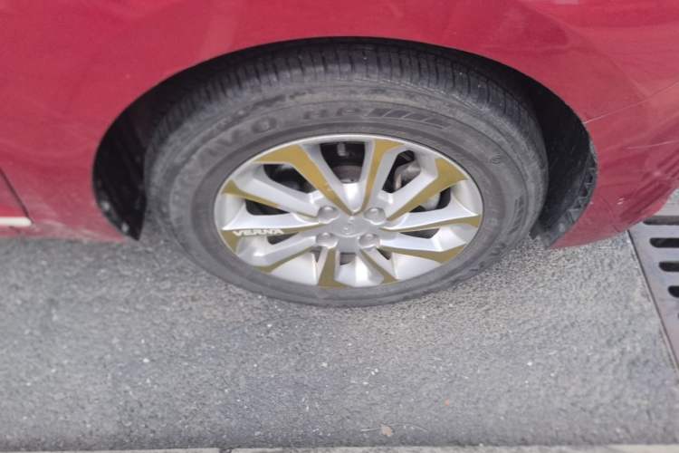 Used Hyundai Verna (new generation) 2016 1.4L Manual Cool Edition GLS Right Front Wheel Hub