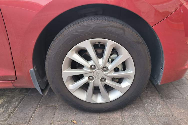 Used Hyundai Verna (new generation) 2016 1.4L Automatic Cool Edition GLS Right Front Wheel Hub