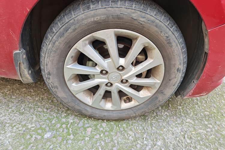 Used Hyundai Verna (new generation) 2016 1.4L Automatic Cool Edition GLS Right Front Wheel Hub
