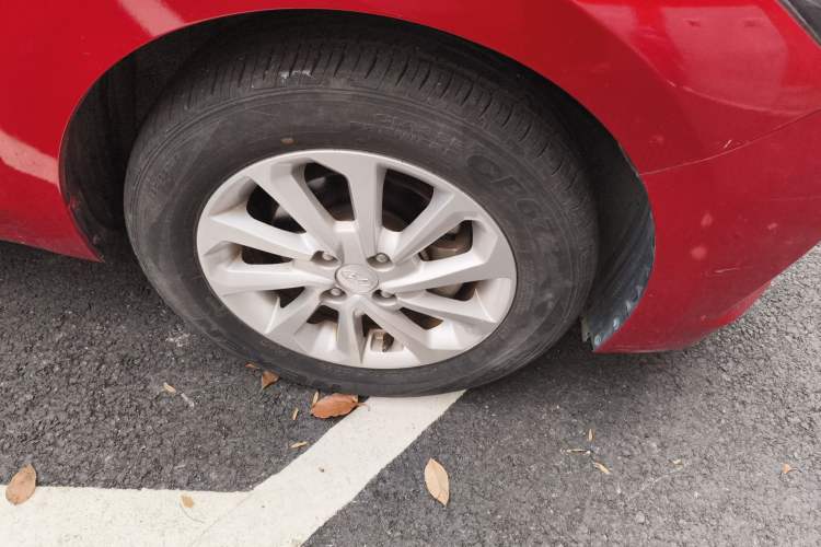 Used Hyundai Verna (new generation) 2016 1.4L Automatic Cool Edition GLS Right Front Wheel Hub