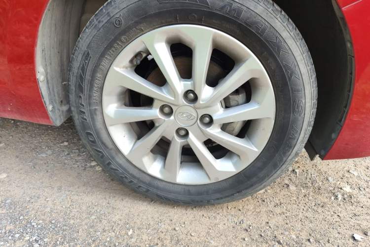Used Hyundai Verna (new generation) 2016 1.4L Automatic Cool Edition GLS Right Front Wheel Hub