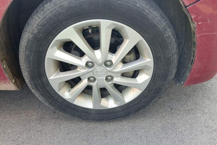 Used Hyundai Verna (new generation) 2016 1.4L Manual Cool Edition GLS Right Front Wheel Hub