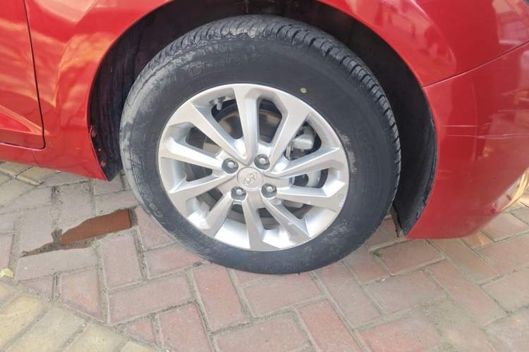 Used Hyundai Verna (new generation) 2016 1.4L Automatic Cool Edition GLS Right Front Wheel Hub