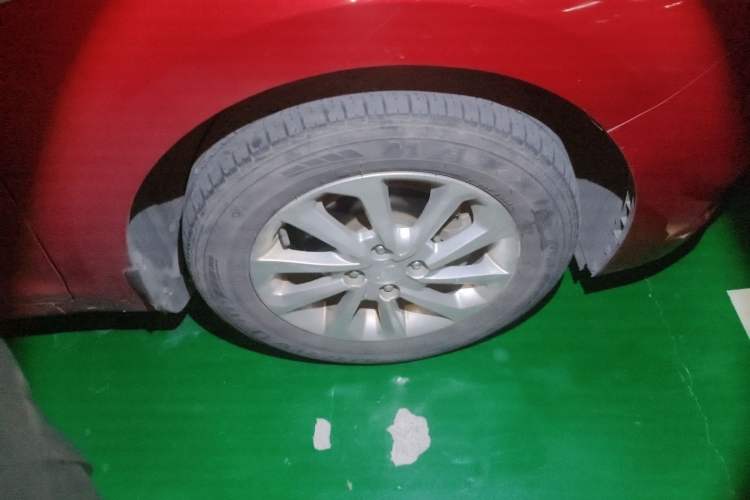 Used Hyundai Verna (new generation) 2016 1.4L Automatic Cool Edition GLS Right Front Wheel Hub