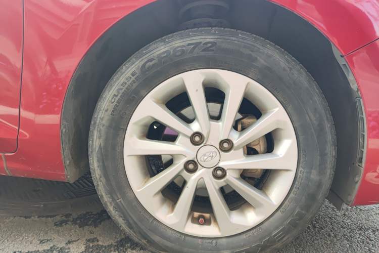 Used Hyundai Verna (new generation) 2016 1.4L Manual Cool Edition GLS Right Front Wheel Hub