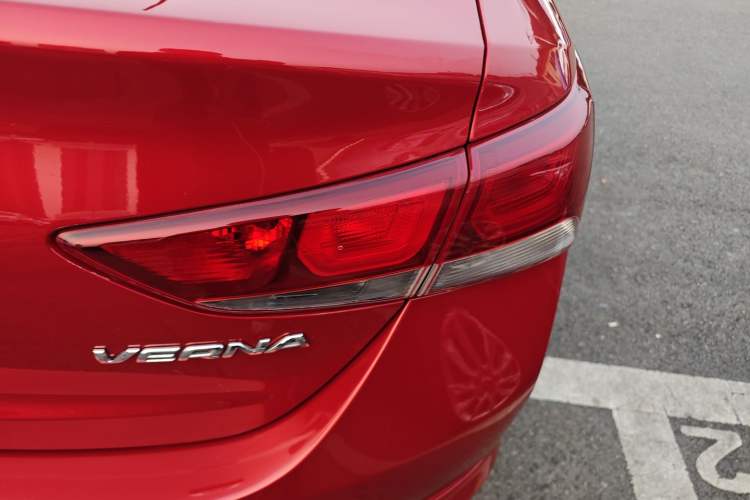 Used Hyundai Verna (new generation) 2016 1.4L Automatic Cool Edition GLS Right Rear Taillight
