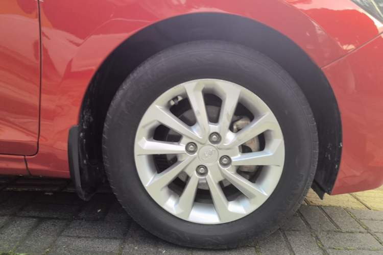 Used Hyundai Verna (new generation) 2016 1.4L Automatic Cool Edition GLS Right Rear Wheel Hub