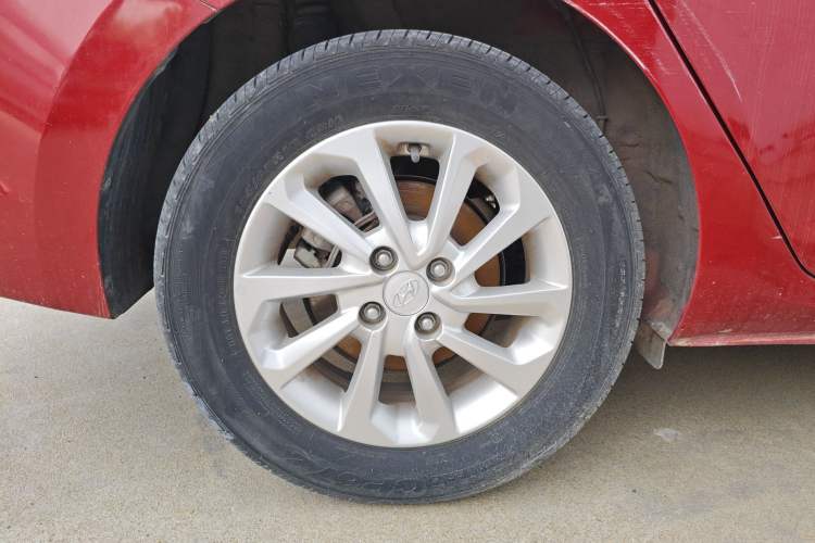 Used Hyundai Verna (new generation) 2016 1.4L Manual Cool Edition GLS Right Rear Wheel Hub
