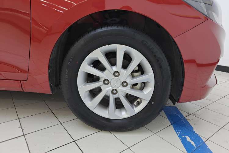 Used Hyundai Verna (new generation) 2016 1.4L Automatic Cool Edition GLS Right Rear Wheel Hub