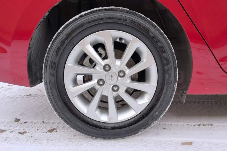 Used Hyundai Verna (new generation) 2016 1.4L Automatic Cool Edition GLS Right Rear Wheel Hub