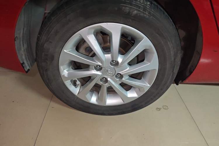 Used Hyundai Verna (new generation) 2016 1.4L Automatic Cool Edition GLS Right Rear Wheel Hub