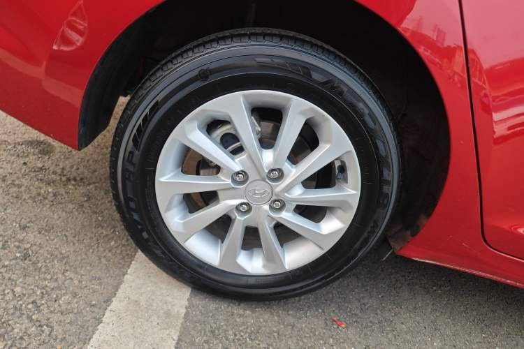 Used Hyundai Verna (new generation) 2016 1.4L Automatic Cool Edition GLS Right Rear Wheel Hub
