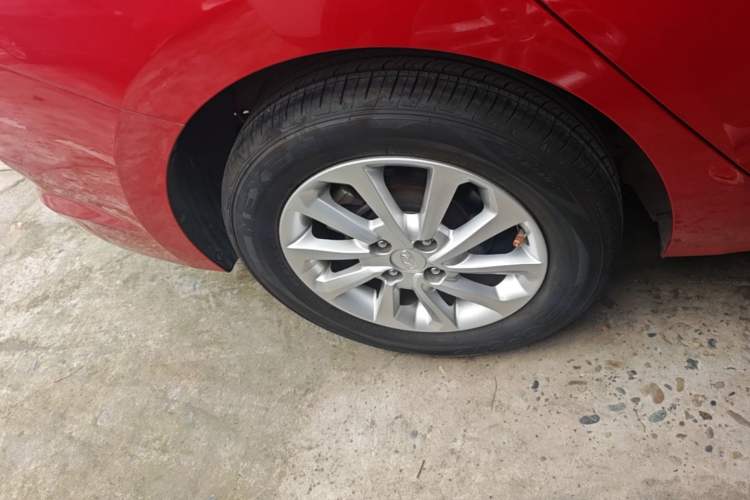 Used Hyundai Verna (new generation) 2016 1.4L Manual Cool Edition GLS Right Rear Wheel Hub