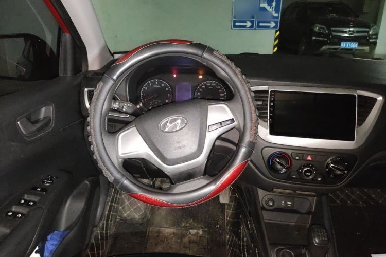 Used Hyundai Verna (new generation) 2016 1.4L Manual Cool Edition GLS Steering Wheel