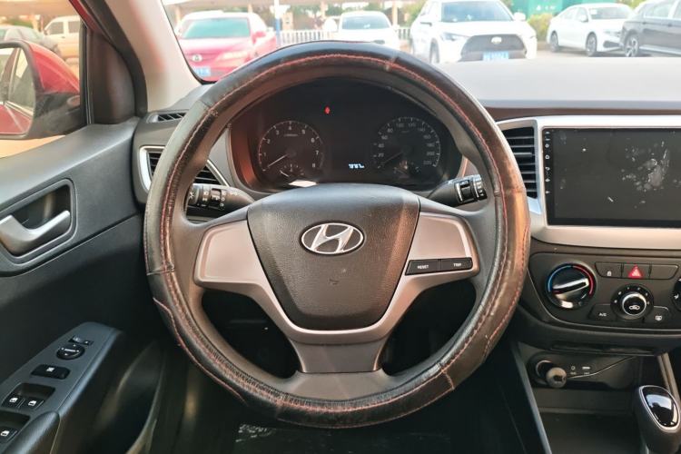 Used Hyundai Verna (new generation) 2016 1.4L Automatic Cool Edition GLS Steering Wheel