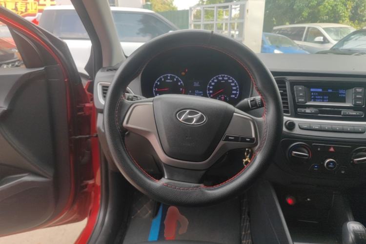 Used Hyundai Verna (new generation) 2016 1.4L Manual Cool Edition GLS Steering Wheel
