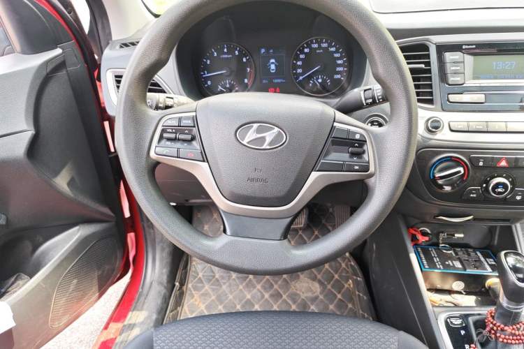Used Hyundai Verna (new generation) 2016 1.4L Automatic Elite Edition TOP Steering Wheel