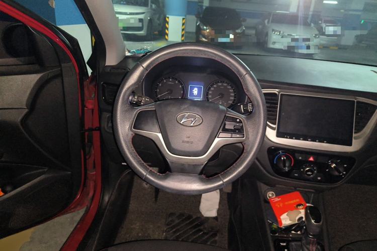 Used Hyundai Verna (new generation) 2016 1.4L Automatic Sport Edition Steering Wheel