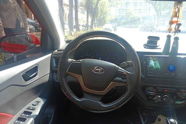 Used Hyundai Verna (new generation) 2016 1.4L Automatic Sport Edition Steering Wheel