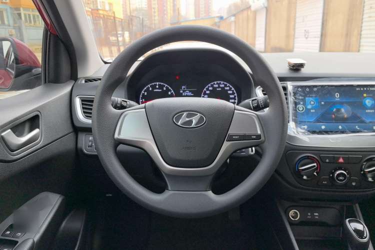 Used Hyundai Verna (new generation) 2016 1.4L Automatic Cool Edition GLS Steering Wheel
