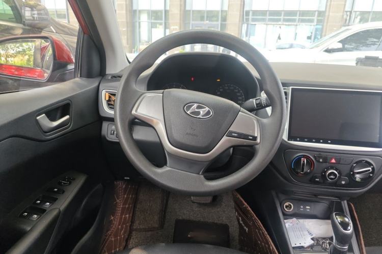 Used Hyundai Verna (new generation) 2016 1.4L Automatic Cool Edition GLS Steering Wheel