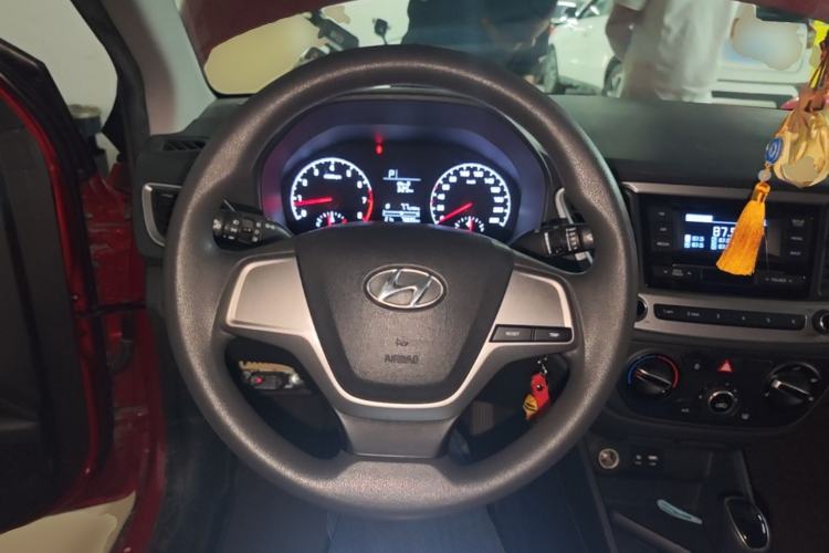 Used Hyundai Verna (new generation) 2016 1.4L Automatic Cool Edition GLS Steering Wheel