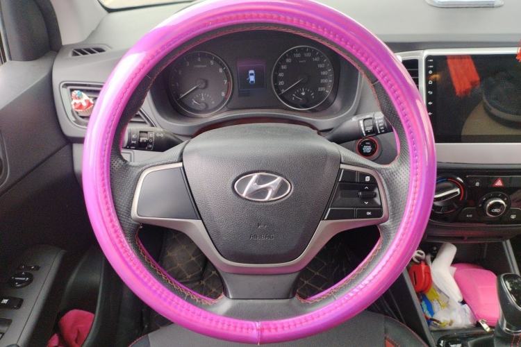 Used Hyundai Verna (new generation) 2016 1.4L Automatic Sport Edition Steering Wheel
