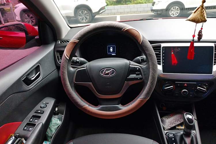 Used Hyundai Verna (new generation) 2016 1.4L Automatic Sport Edition Steering Wheel