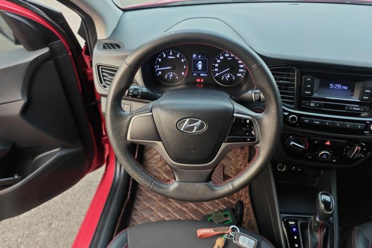 Used Hyundai Verna (new generation) 2016 1.4L Automatic Cool Edition GLS Steering Wheel