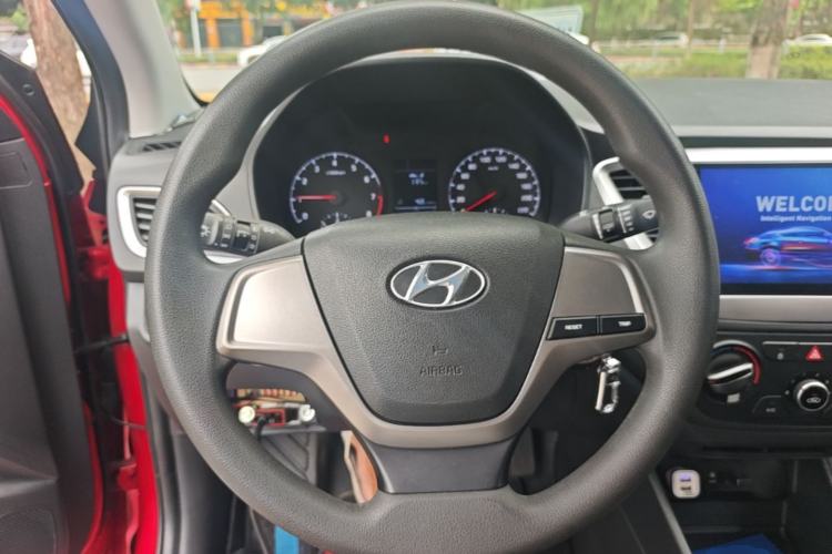 Used Hyundai Verna (new generation) 2016 1.4L Manual Cool Edition GLS Steering Wheel