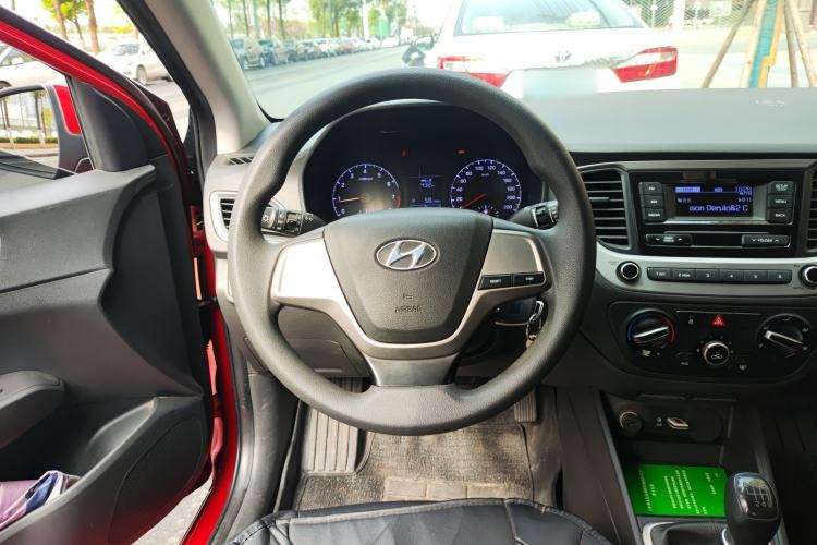 Used Hyundai Verna (new generation) 2016 1.4L Manual Cool Edition GLS Steering Wheel