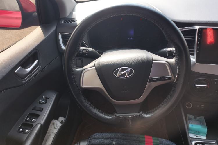Used Hyundai Verna (new generation) 2016 1.4L Automatic Cool Edition GLS Steering Wheel