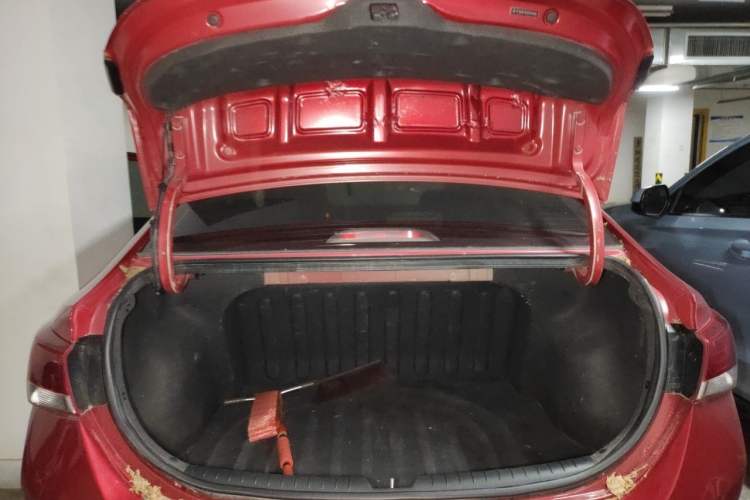 Used Hyundai Verna (new generation) 2016 1.4L Manual Cool Edition GLS Trunk