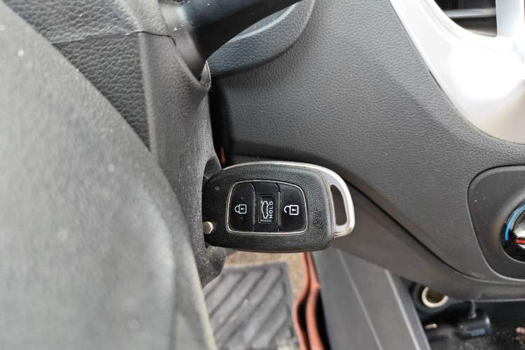 Used Hyundai Verna (new generation) 2016 1.4L Manual Cool Edition GLS Vehicle Key