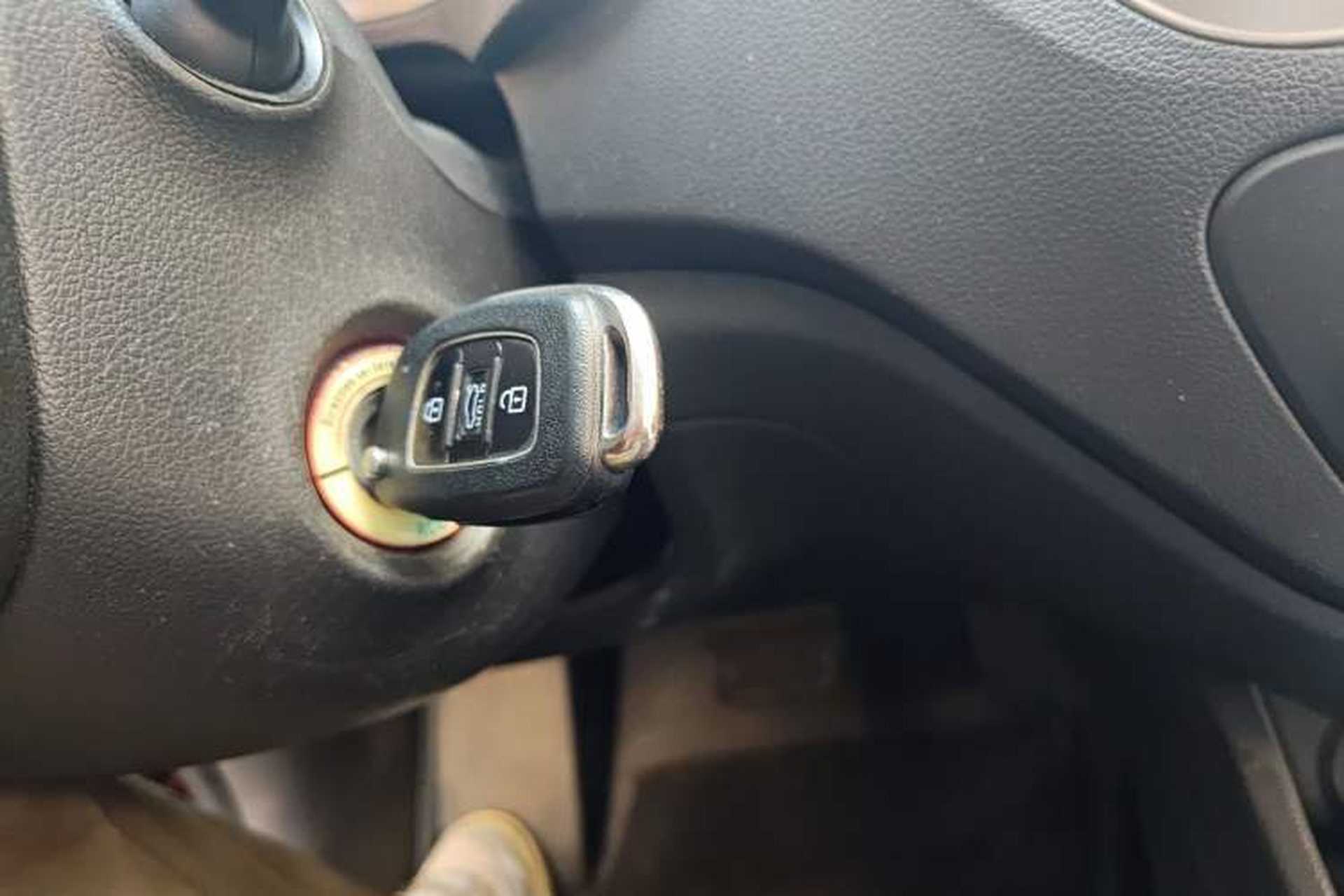 Used Hyundai Verna (new generation) 2016 1.4L Automatic Cool Edition GLS Vehicle Key