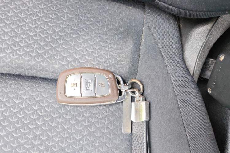 Used Hyundai Verna (new generation) 2016 1.4L Automatic Elite Edition TOP Vehicle Key
