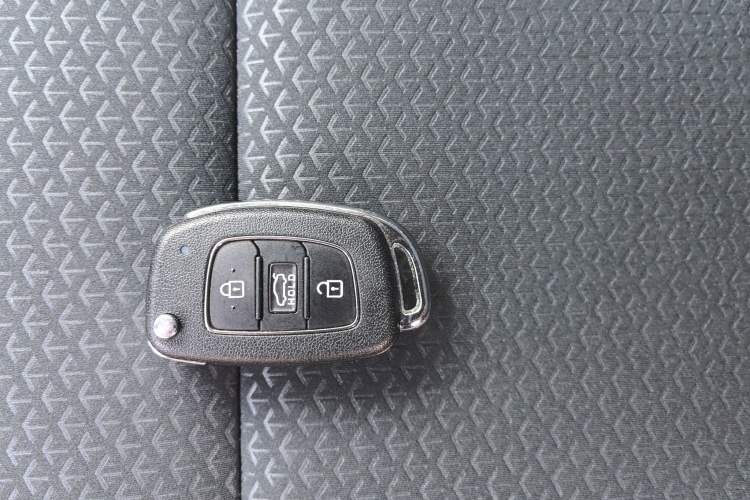 Used Hyundai Verna (new generation) 2016 1.4L Automatic Cool Edition GLS Vehicle Key