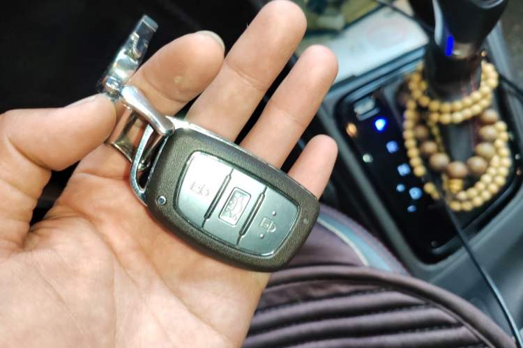 Used Hyundai Verna (new generation) 2016 1.4L Automatic Sport Edition Vehicle Key