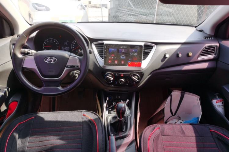 Used Hyundai Verna (new generation) 2016 1.4L Manual Cool Edition GLS Center Console