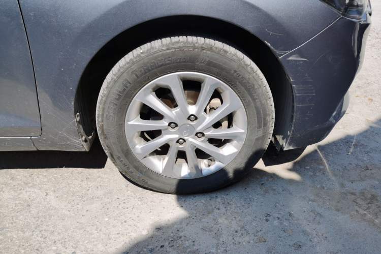 Used Hyundai Verna (new generation) 2016 1.4L Manual Cool Edition GLS Right Front Wheel Hub